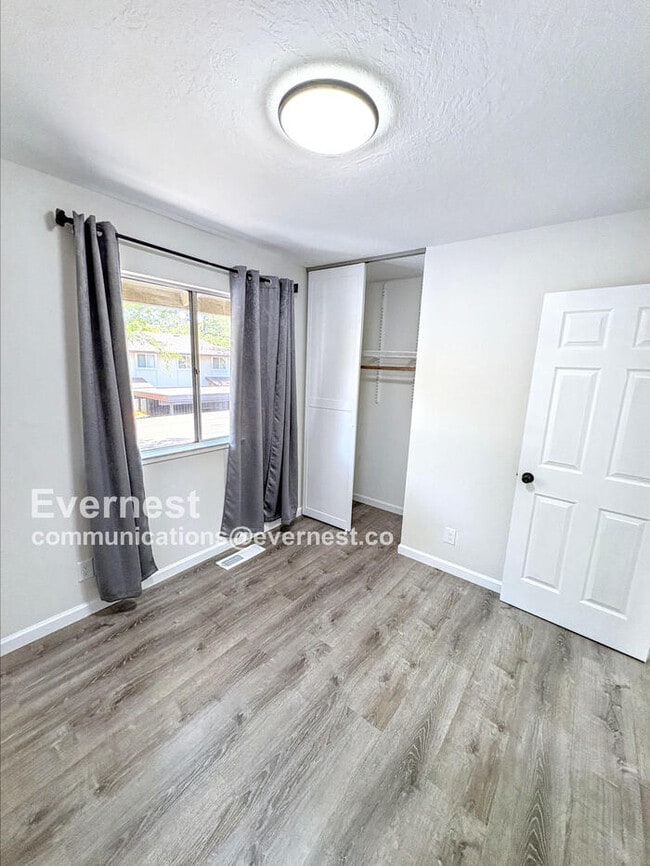 Building Photo - 4940 Poplar Terrace