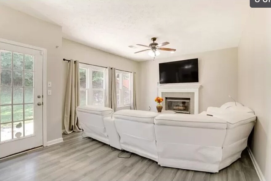 Building Photo - Room in Single Family Home on Woodstone Dr