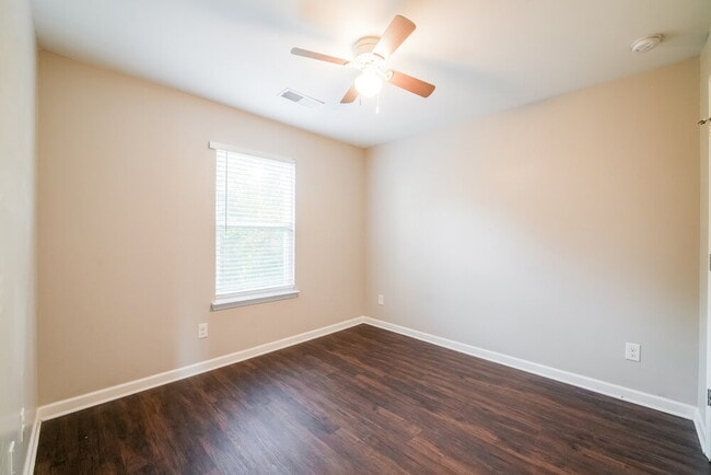 Building Photo - 4025 Tarnwood Pl