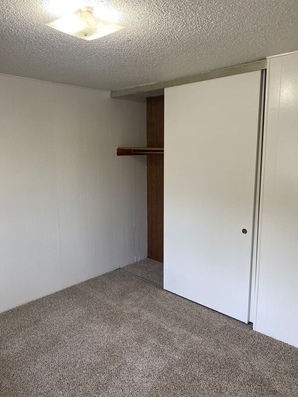 Building Photo - 550 SW Levens St