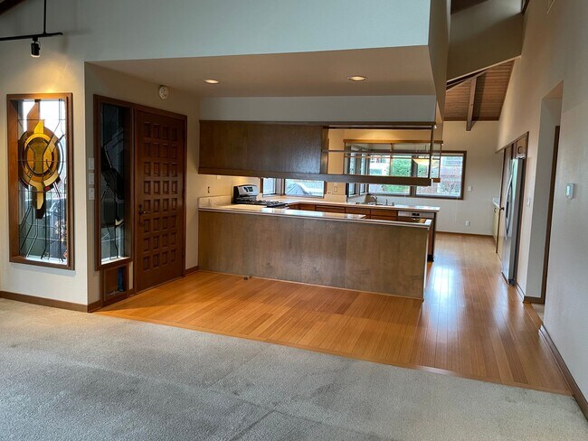 Building Photo - Magnolia Sound view home located near coveted Carleton park neighborhood