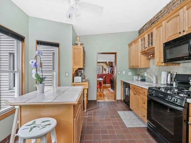 Building Photo - 50 Green St