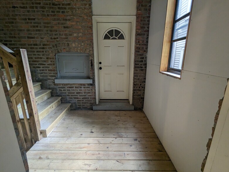 Building Photo - 4036 N Ashland Ave