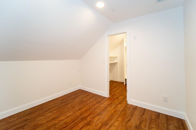 Building Photo - 11 Aviles St