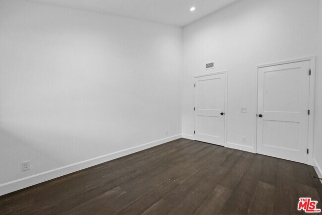 Building Photo - 1486 Palisades Dr