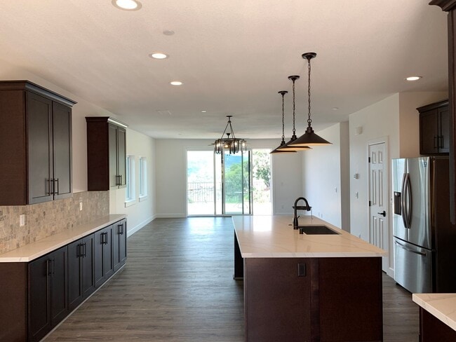 Building Photo - Breathtaking Paradise Retreat: Modern Home with Stunning Canyon Views and Next to Billie Park!