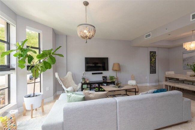 Building Photo - 1650 Galiano St