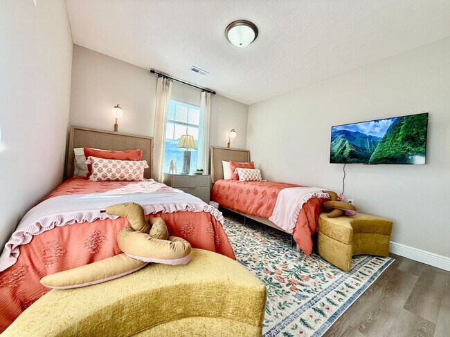 Building Photo - Cozy Equestrian Themed Getaway in Wilmington