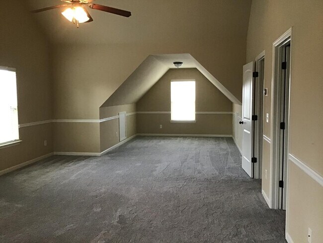 Building Photo - 2793 Huntcliffe Dr