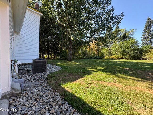Building Photo - 675 Mac Elroy Rd