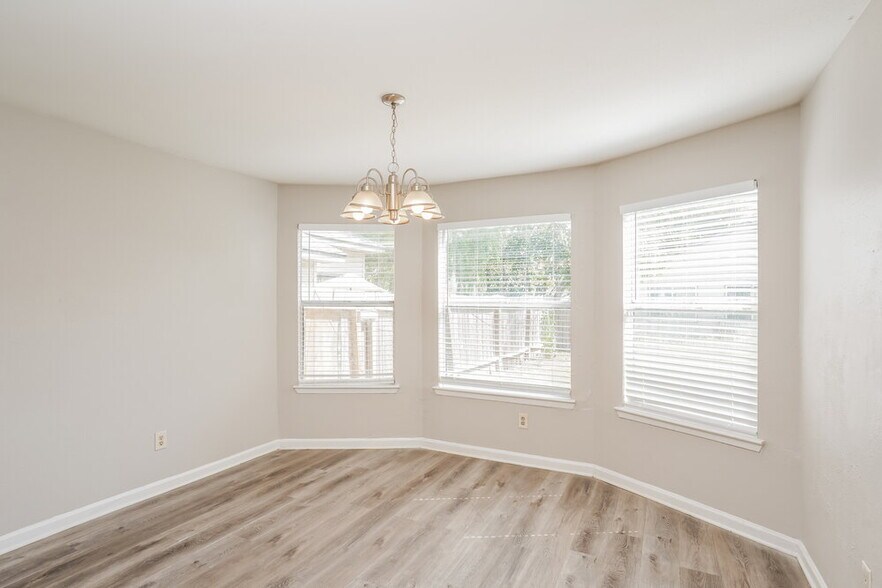 Building Photo - 5907 Beaconridge Dr