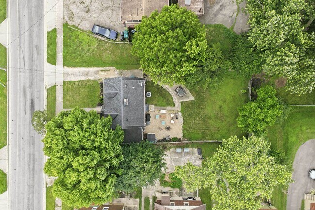 Building Photo - 4158 St Lawrence Ave