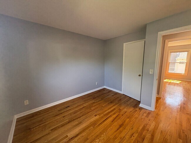Building Photo - 519 Asbury Ave