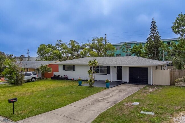 Building Photo - 11424 79th Ave