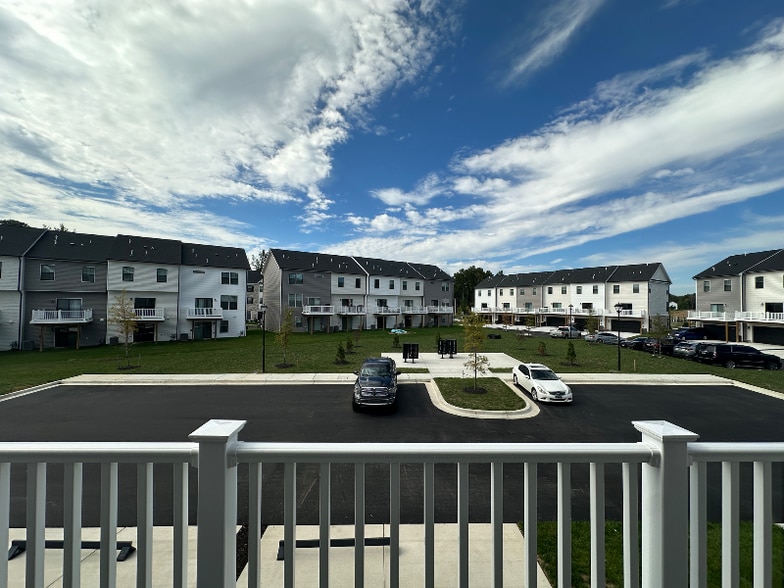 Building Photo - 7421 Calm Retreat Blvd