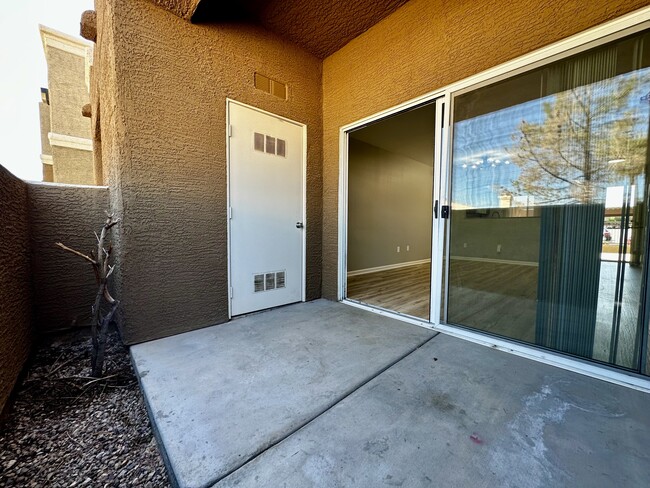 Building Photo - 8070 W Russell Rd
