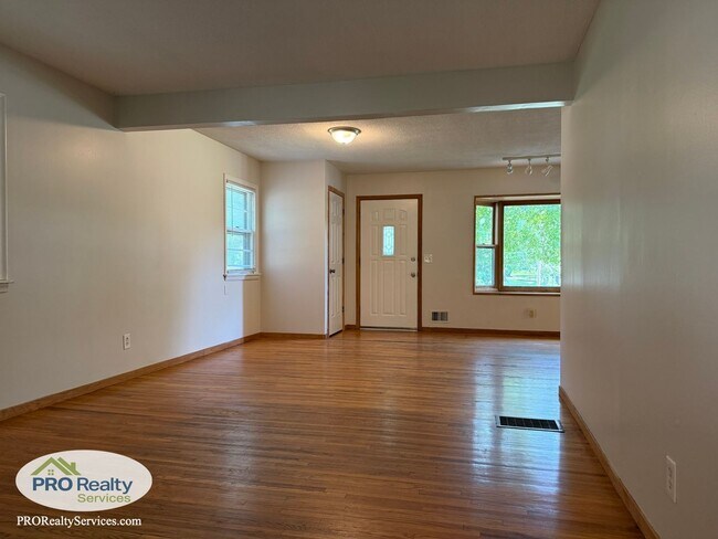 Building Photo - 4 Bedroom Home One Block from Medicine Lake