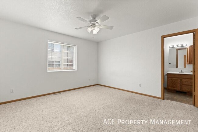 Building Photo - 713 Earleen St