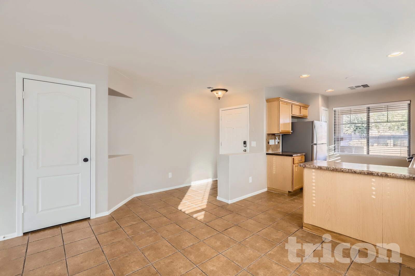 Building Photo - 25841 W Valley View Dr