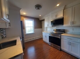 Building Photo - 158 East Ave