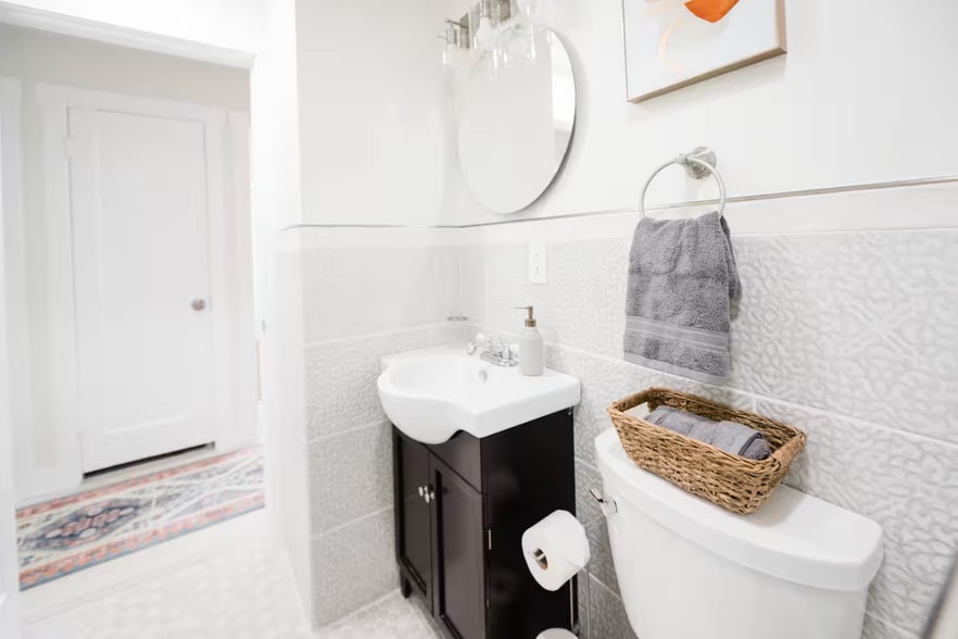 Bathroom - 769 S Denver St