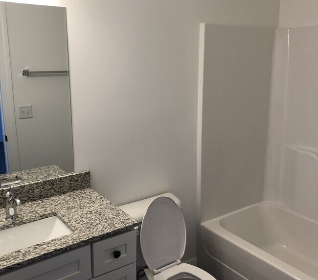 Building Photo - 2 BD 2.5 BA TOWNHOME FOR RENT NEAR TTU