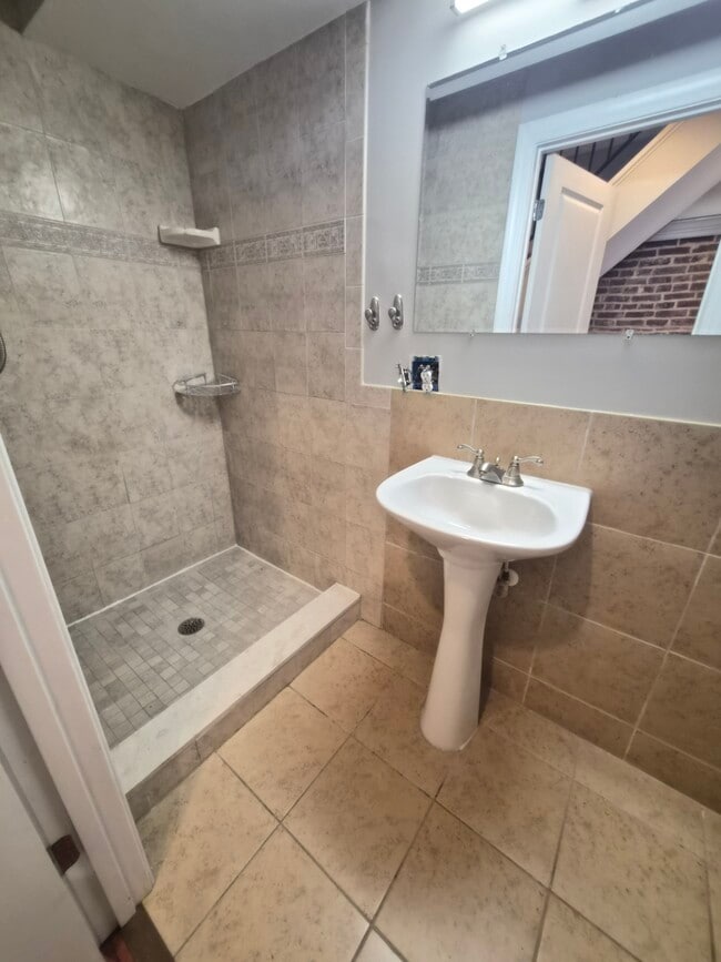 Building Photo - 501 E Fort Ave