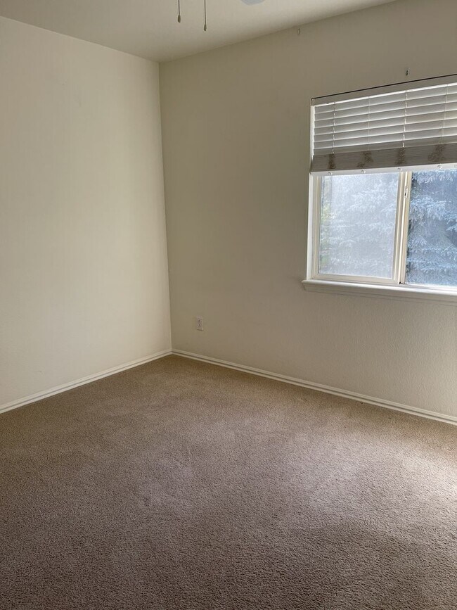 Building Photo - 4 bed 3 bath in Highlands Ranch