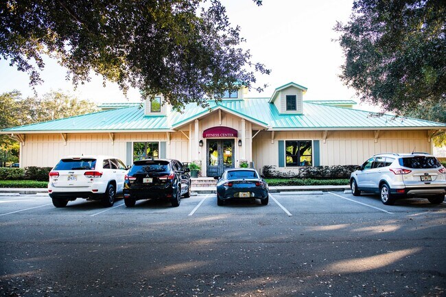 Building Photo - Luxury 3-bedroom - 4 bath with garage