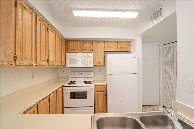 Building Photo - 1280 S Alhambra Cir