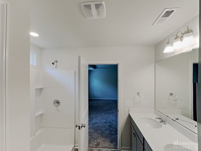 Building Photo - 3765 Streamside Dr