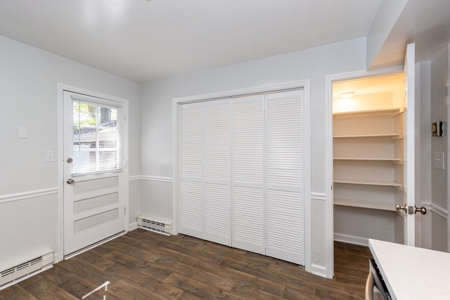 Building Photo - 9392 Pine Tree Rd