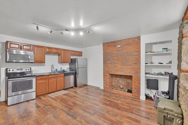 Building Photo - 1721 Edwards Way