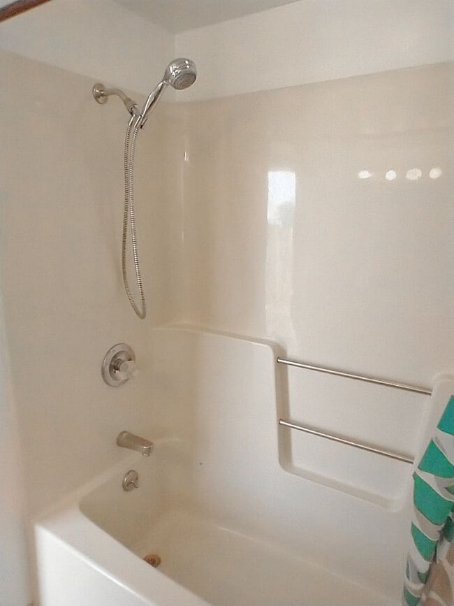 Building Photo - MOVE IN SPECIAL $500 OFF FIRST MONTHS RENT