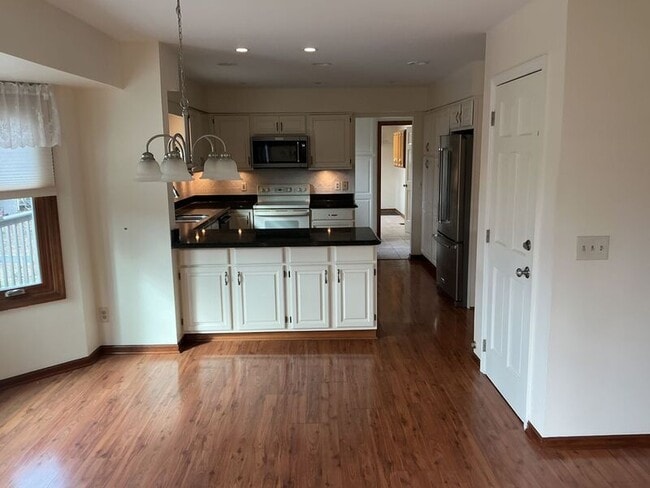 Building Photo - 1851 Foxhollow Dr