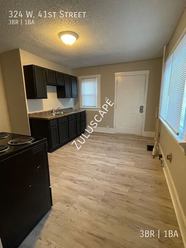 Building Photo - 324 W 41st St