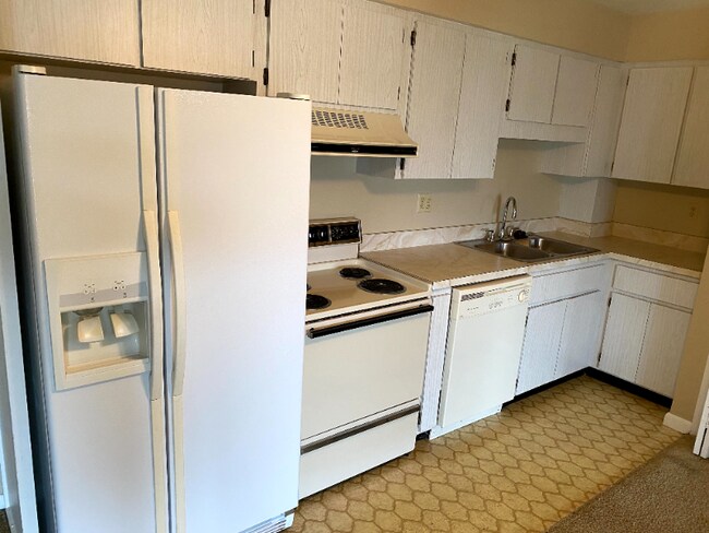 Building Photo - 4802 Tudor Dr