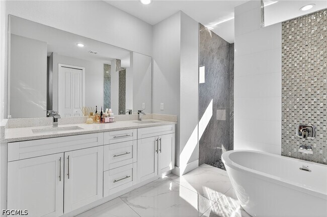 Building Photo - 118 NW 2nd Ave