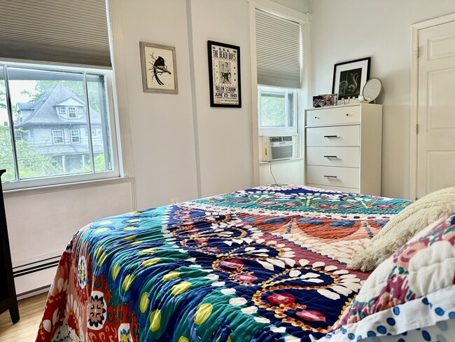 Building Photo - 49 Grove St