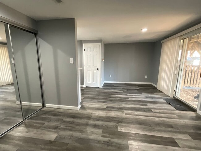 Building Photo - Beautiful 2BR 2BA 3 level townhome located in the Bowling Brook Farms Community