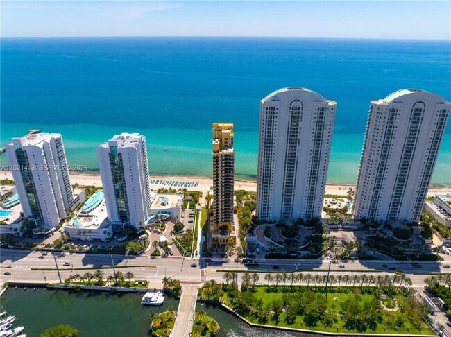Building Photo - 16275 Collins Ave