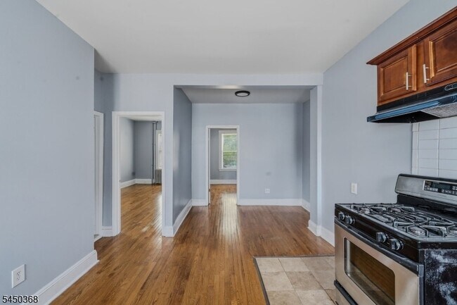 Building Photo - 143 20th Ave