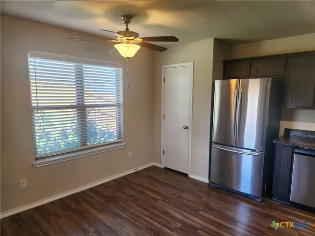 Building Photo - 2320 Petersburg Ln