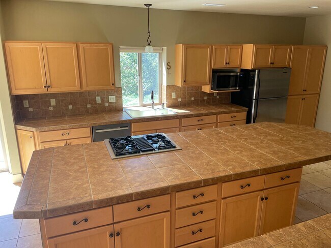 Building Photo - Deschutes Riverfront Home in Tumalo | 3 Bed + Office | Landscaping Included