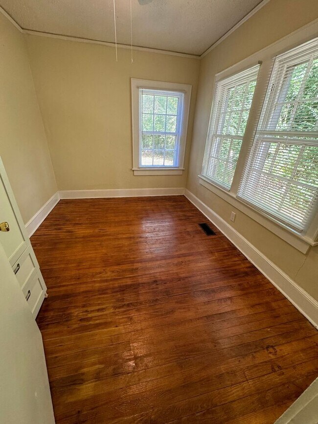 Building Photo - Recently Updated 3 Bedroom Home Close to Downtown Rock Hill