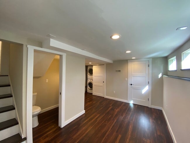 Building Photo - Ballard Loyal Heights Home