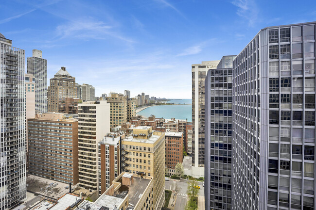 Building Photo - 253 E Delaware Pl