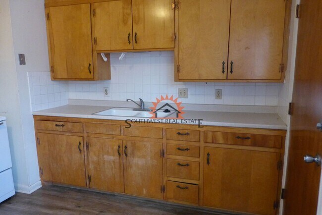 Building Photo - 2 Bedroom 1 Bath Apartment