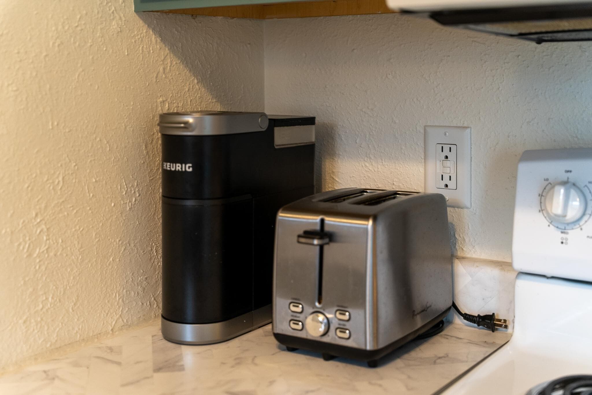 Building Photo - 1304 E Sylvan Cir