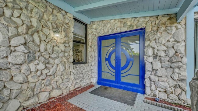 Building Photo - 540 SW 101st Ave